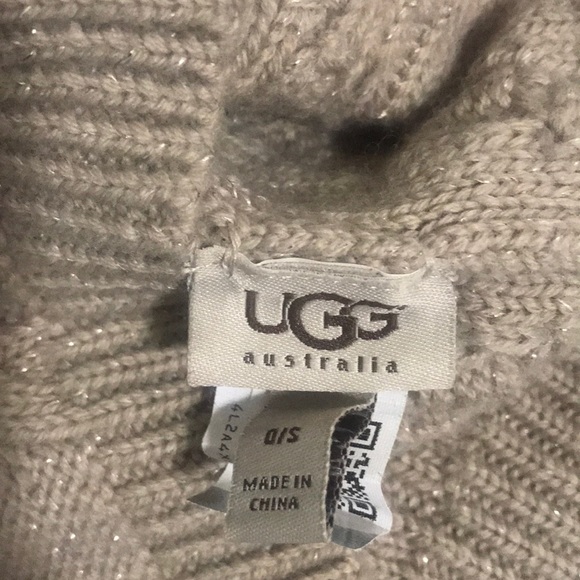 Ugg beanie hat(SOLD) - Picture 3 of 3